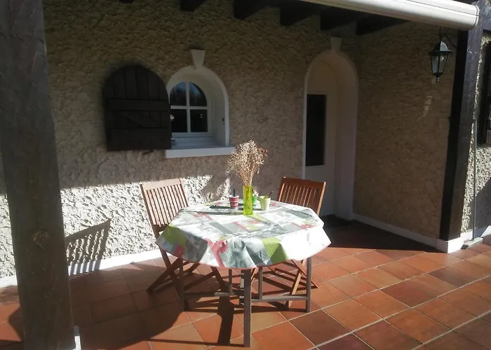 Dans Belle Maison Landaise Ares